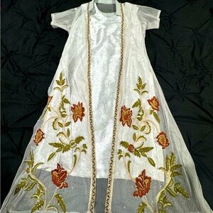 Beautiful 4 piece set in chest size 34 with 2 inches of margin.